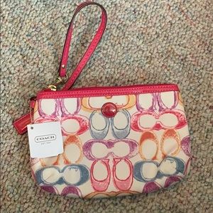 NWT. Coach wristlet small purse wallet